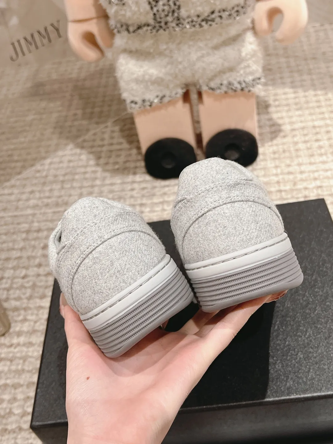 👟👟Ex-factory price 600👟👟 Chanel's new casual sports shoes, top version, incomparably beautiful and easy to wear, absolutely fairy style, very lightweight, high-end color matching, durable and versatile, must-have model. Upper: special material plus mud cloth, sheepskin lining, original foot pads, original TPU outsole Size: 35-41